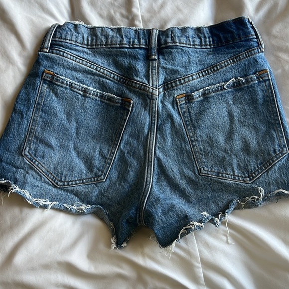 Abercrombie “The Mom Short High Rise” Jean Shorts - Picture 2 of 6